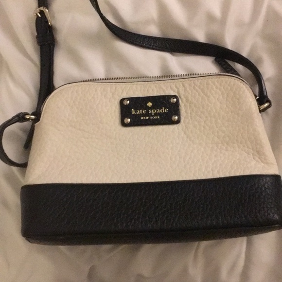 kate spade Handbags - Kate spade crossbody